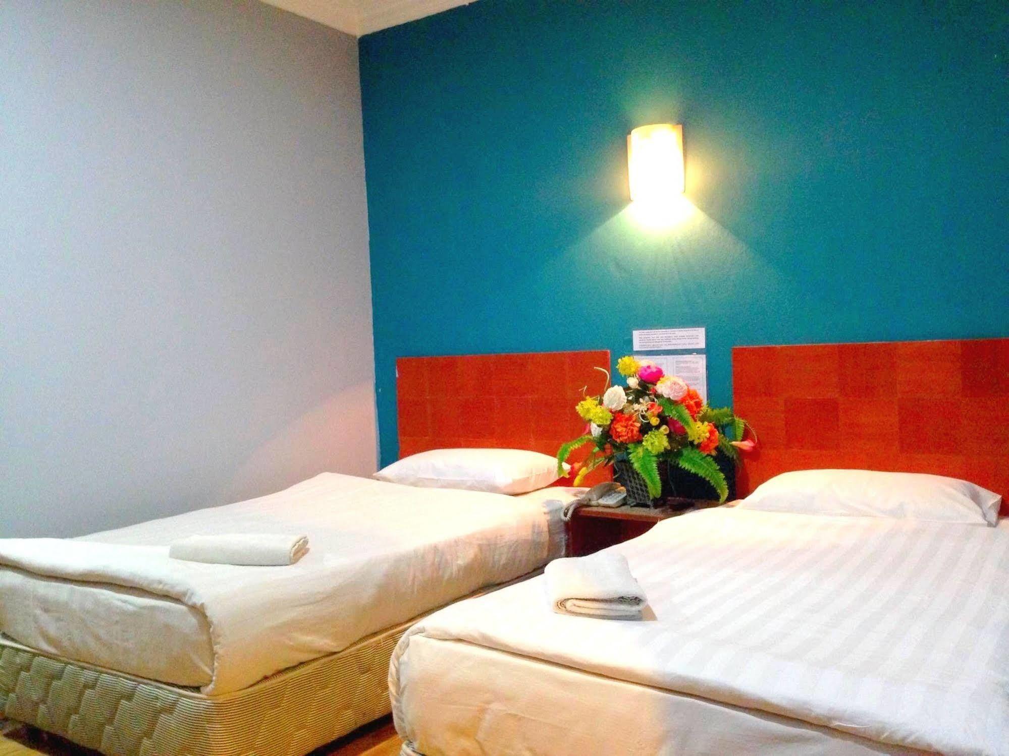 Switz Paradise Hotel - 5 Minute Walk To Centre Point And 10 Minute Walk To Waterfront- Kota Kinabalu Exterior photo
